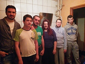 Cei 5 membri ai unei familii din București au primit haine și alimente